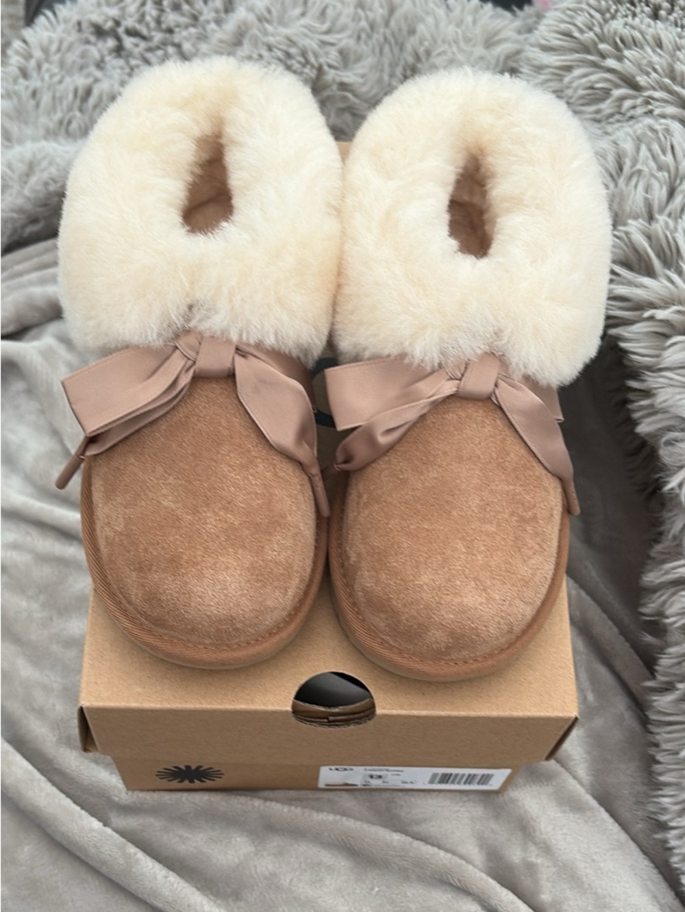 Cozy Shearling-Lined Bow Suede Slippers - Chestnut Kid size 13 NWT